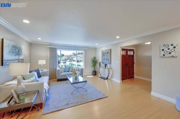 704 Canterbury Pl, Milpitas, CA 95035