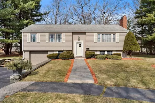 7 Graystone Dr, Danvers, MA 01923