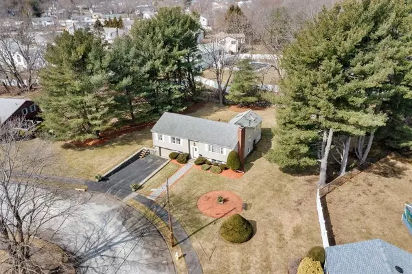 7 Graystone Dr, Danvers, MA 01923