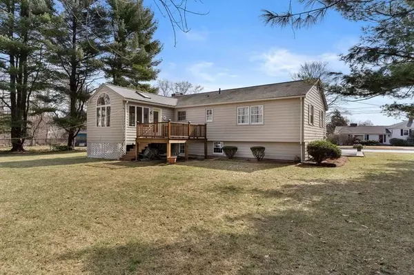 7 Graystone Dr, Danvers, MA 01923