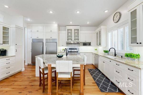 450 W Cottonwood Ct, Eagle, ID 83616