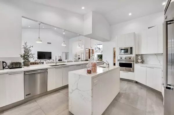 11001 Boca Woods LN, Boca Raton, FL 33428