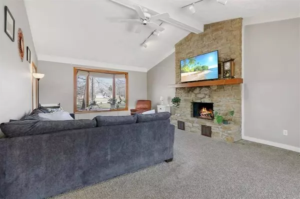 1064 Richwood DR, Avon, IN 46123