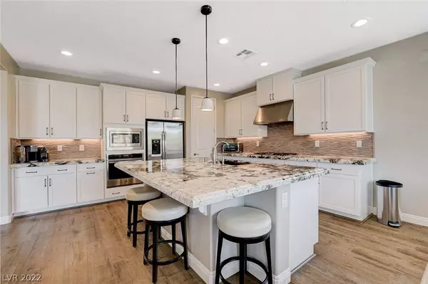 8822 Crescent Lake Street, Las Vegas, NV 89113