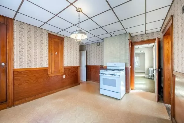 33 Buckingham Rd, North Andover, MA 01845