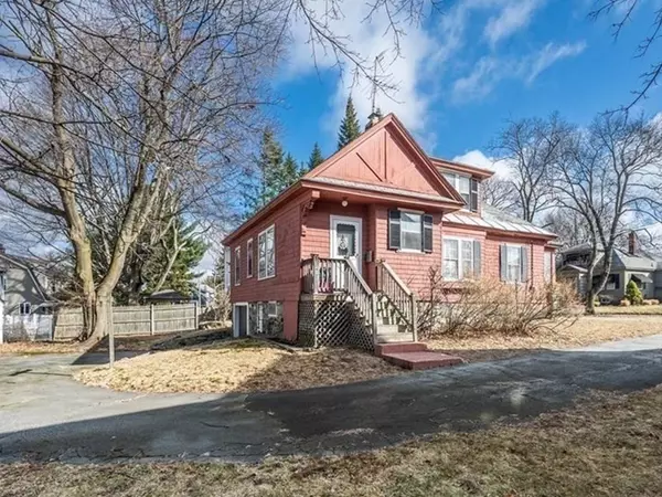 33 Buckingham Rd, North Andover, MA 01845