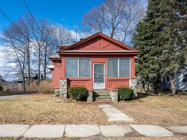 33 Buckingham Rd, North Andover, MA 01845