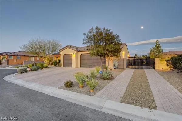 8822 Crescent Lake Street, Las Vegas, NV 89113