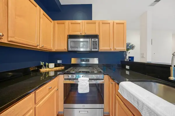 4143 N Sheridan RD #2W, Chicago, IL 60613