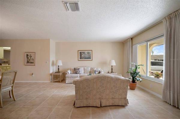1607 CLOISTER DR, Sun City Center, FL 33573