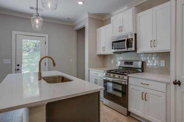 623 Davis Valley Dr, Columbia, TN 38401