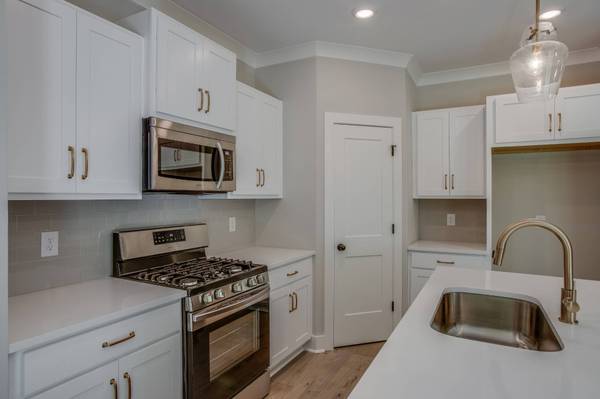 623 Davis Valley Dr, Columbia, TN 38401