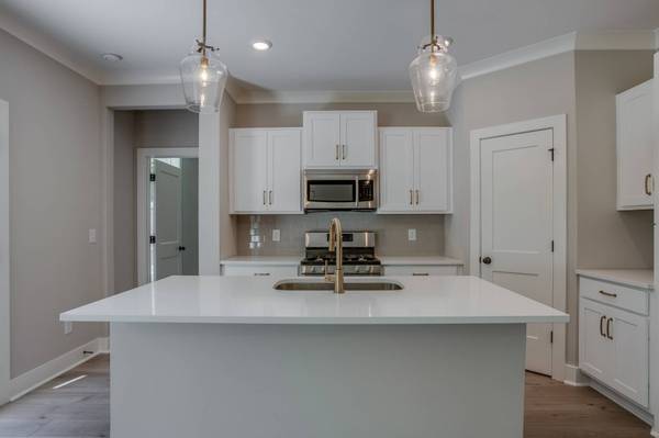 623 Davis Valley Dr, Columbia, TN 38401