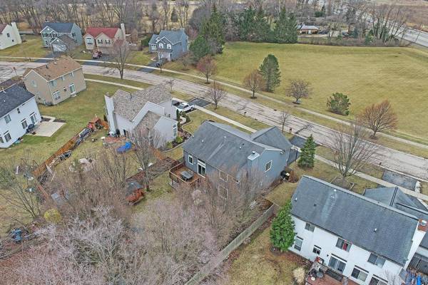 542 W Sweet Clover RD, Round Lake, IL 60073