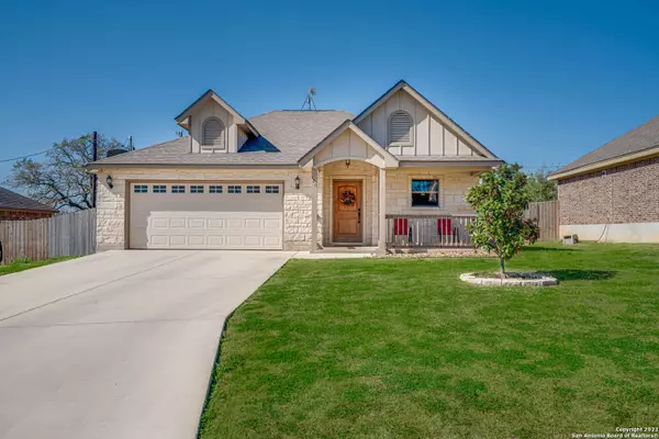 120 RIDGECREST, Floresville, TX 78114