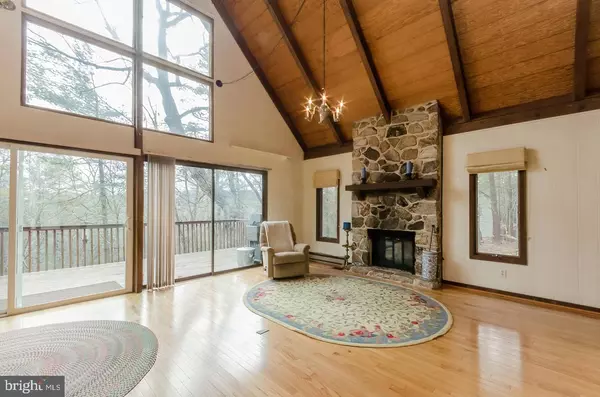 90 MORGAN ST, Basye, VA 22810