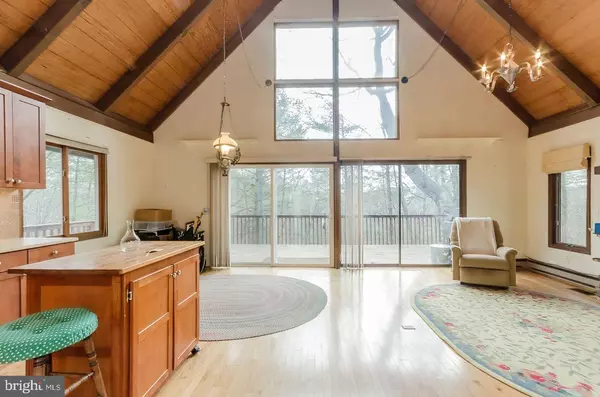 90 MORGAN ST, Basye, VA 22810