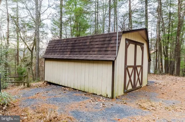 90 MORGAN ST, Basye, VA 22810