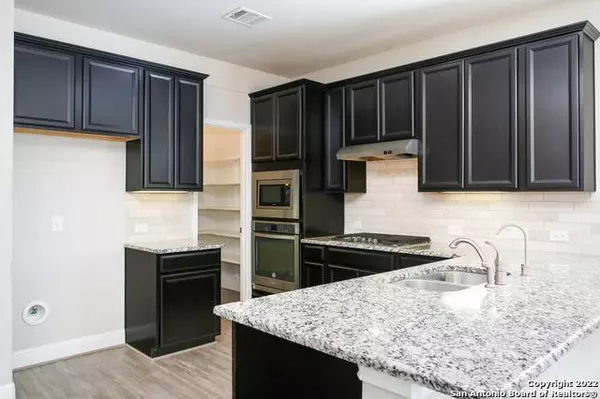 6730 ABBOT Crossing, San Antonio, TX 78249-3233