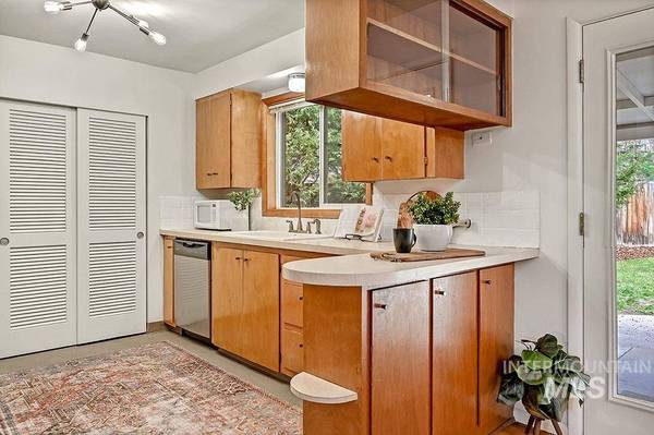 1406 W Cottonwood Ct, Boise, ID 83702