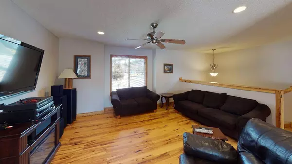 38302 Casselberry DR, North Branch, MN 55056