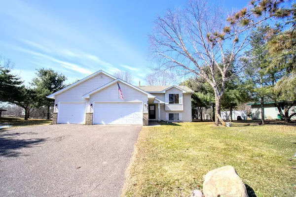 38302 Casselberry DR, North Branch, MN 55056