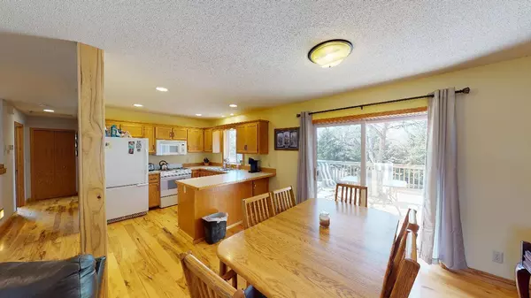 38302 Casselberry DR, North Branch, MN 55056