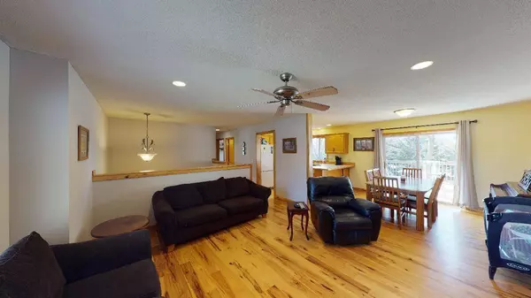 38302 Casselberry DR, North Branch, MN 55056