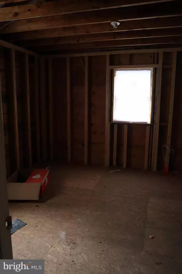 8012 CATHERINE AVE, Pasadena, MD 21122