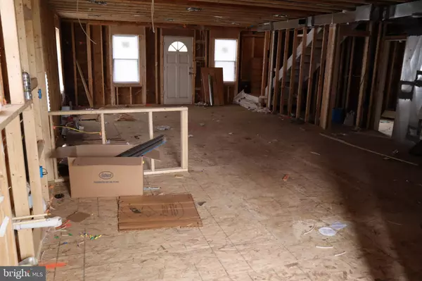 8012 CATHERINE AVE, Pasadena, MD 21122