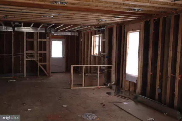 8012 CATHERINE AVE, Pasadena, MD 21122