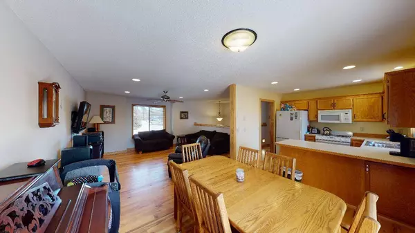 38302 Casselberry DR, North Branch, MN 55056