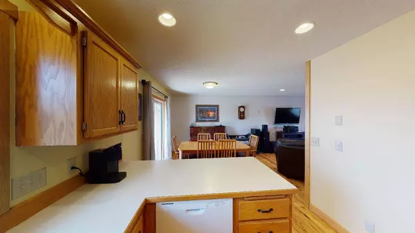 38302 Casselberry DR, North Branch, MN 55056