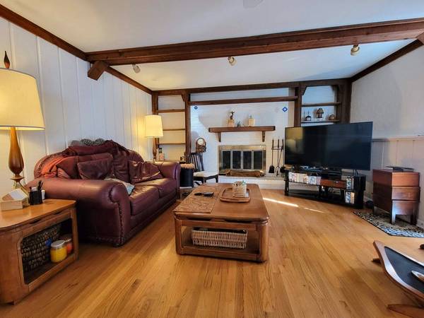 315 E Reseda Pkwy, Palatine, IL 60067