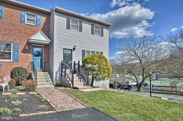 52 BILL DUGAN DR, Etters, PA 17319