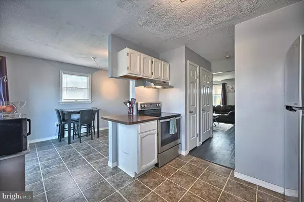 52 BILL DUGAN DR, Etters, PA 17319