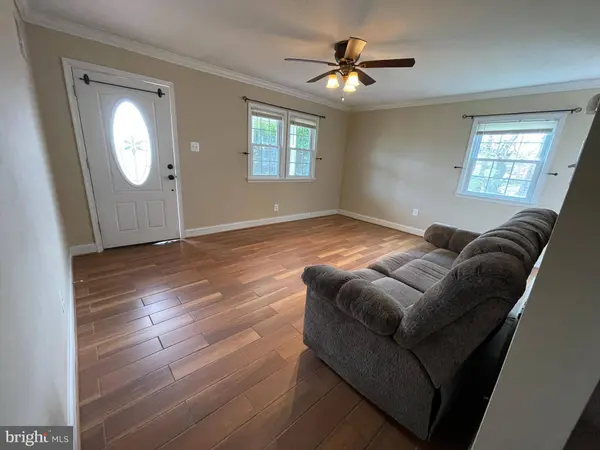 108 LAMBERT DR, Manassas Park, VA 20111