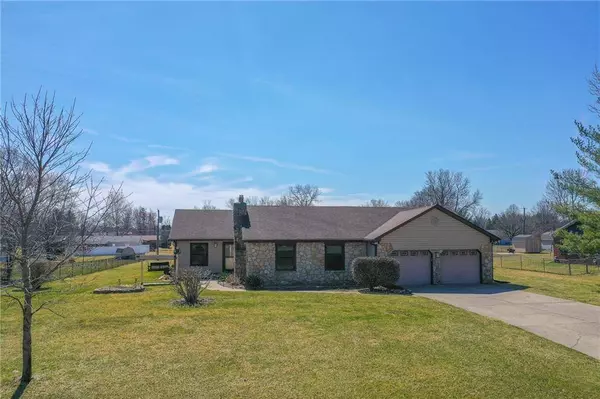 2303 Alexandria DR, Greenfield, IN 46140