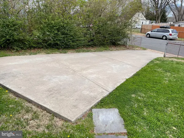 108 LAMBERT DR, Manassas Park, VA 20111