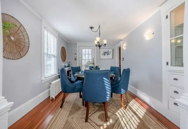 87 Pine St, Andover, MA 01810