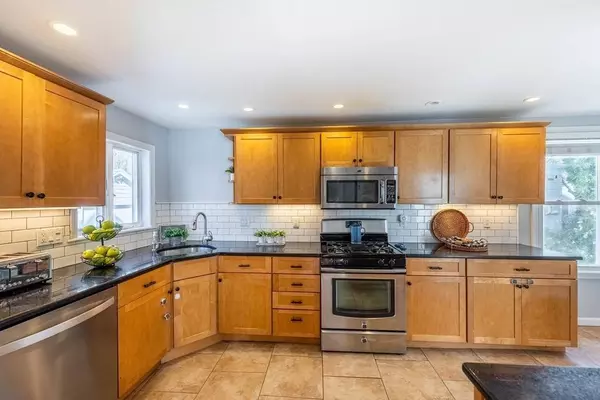 87 Pine St, Andover, MA 01810