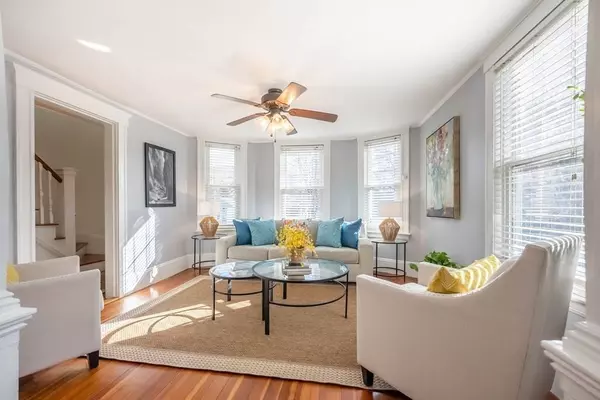 87 Pine St, Andover, MA 01810