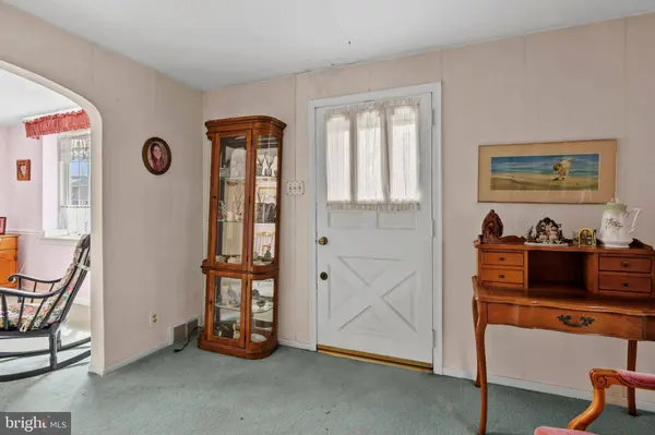 8040 ALBION ST, Philadelphia, PA 19136