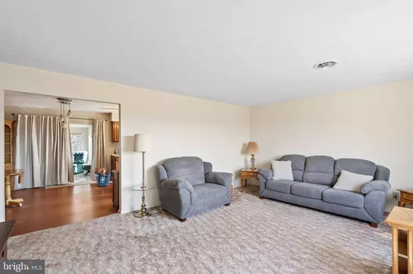 4398 FAIRVIEW DR, Berkeley Springs, WV 25411