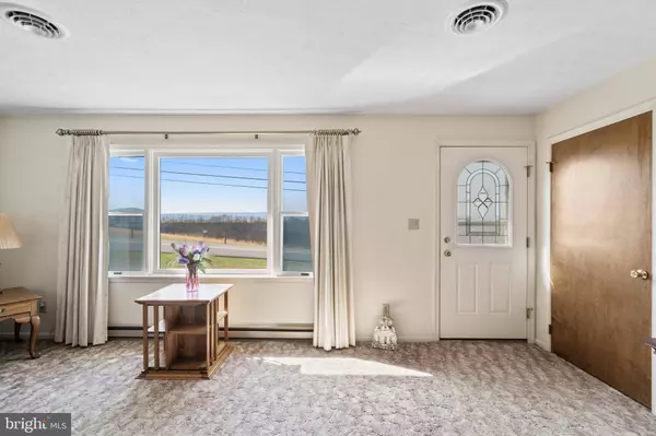 4398 FAIRVIEW DR, Berkeley Springs, WV 25411