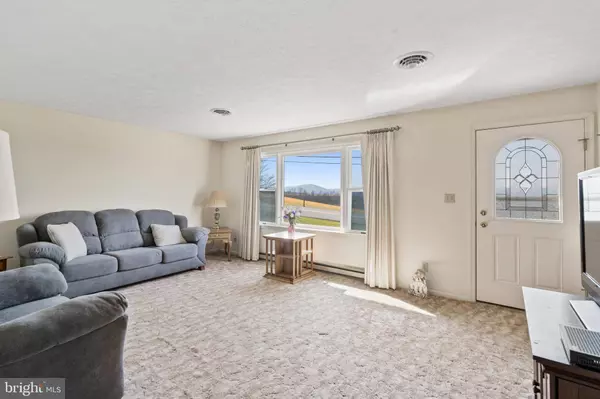 4398 FAIRVIEW DR, Berkeley Springs, WV 25411