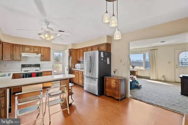 4398 FAIRVIEW DR, Berkeley Springs, WV 25411