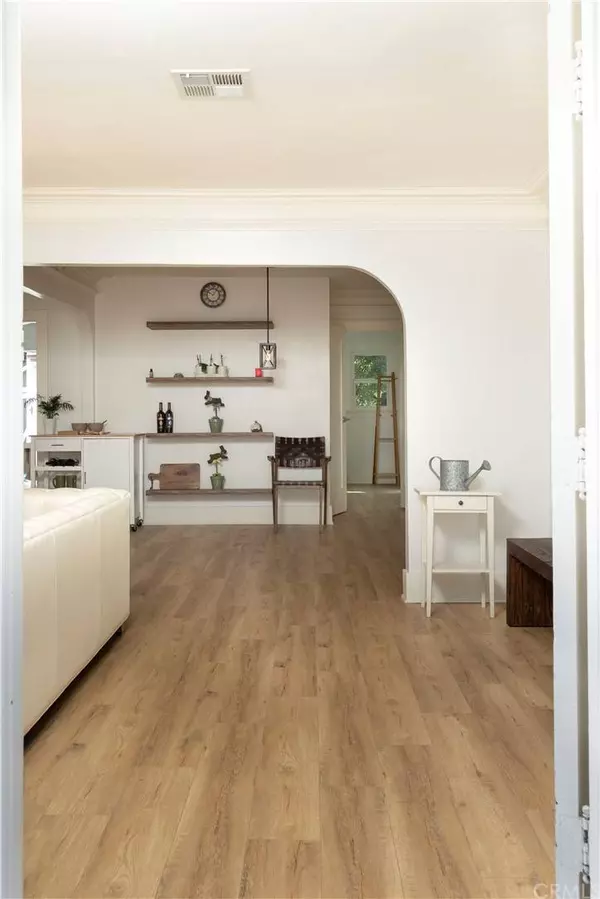 1051 5th AVE, Los Angeles, CA 90019