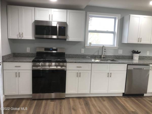 12 Fourth ST, Amsterdam, NY 12010