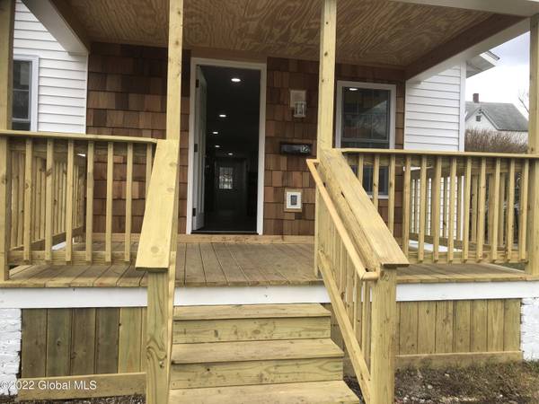 12 Fourth ST, Amsterdam, NY 12010